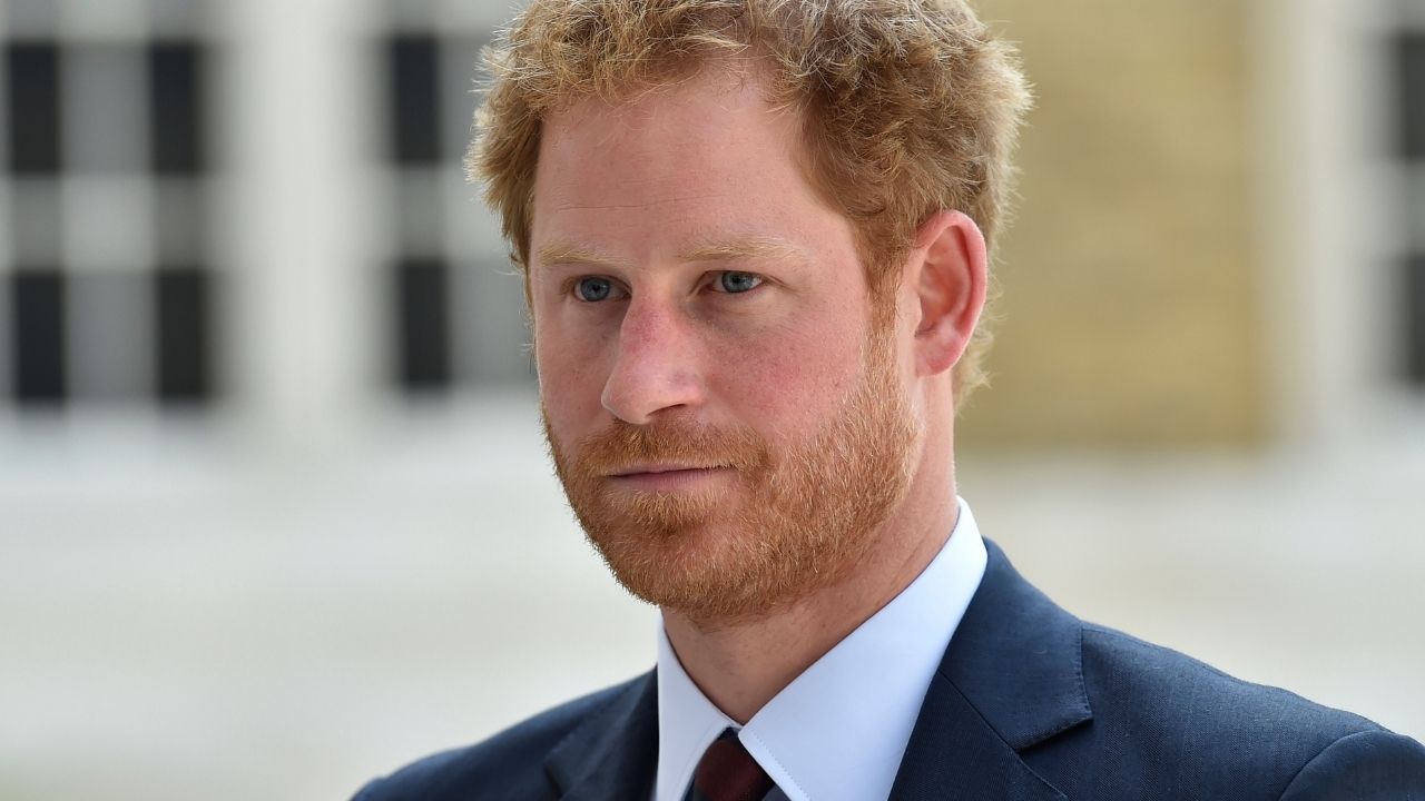 Harry ficou chateado e furioso por tratamento no Jubileu de Platina, diz analista