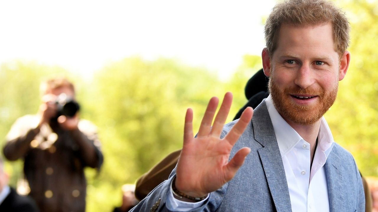 Após momentos turbulentos, Harry fará projeto junto da família real