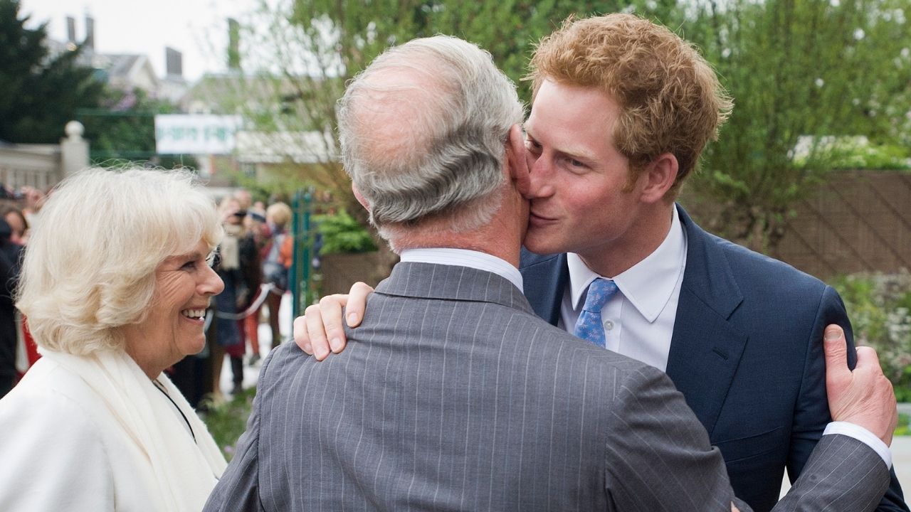 Harry teria ficado ‘furioso’ ao saber que Camilla será rainha consorte
