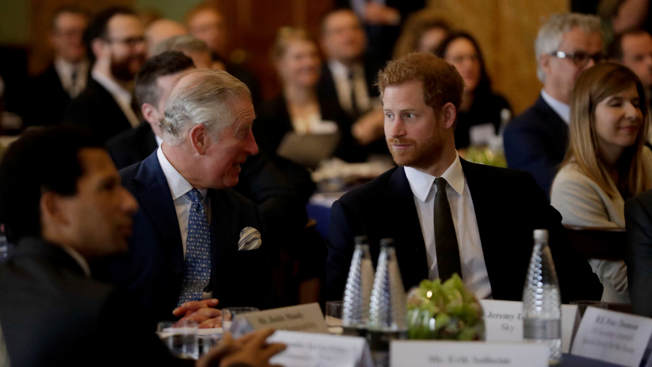 Charles avisou Harry que Camilla será Rainha Consorte, diz jornal