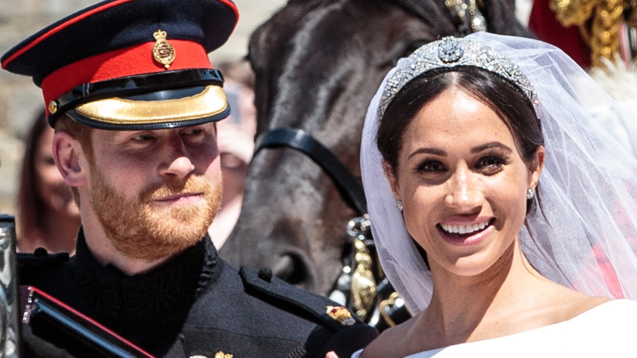 Charles estaria tentando trazer Harry e Megah de volta à realeza, aponta site