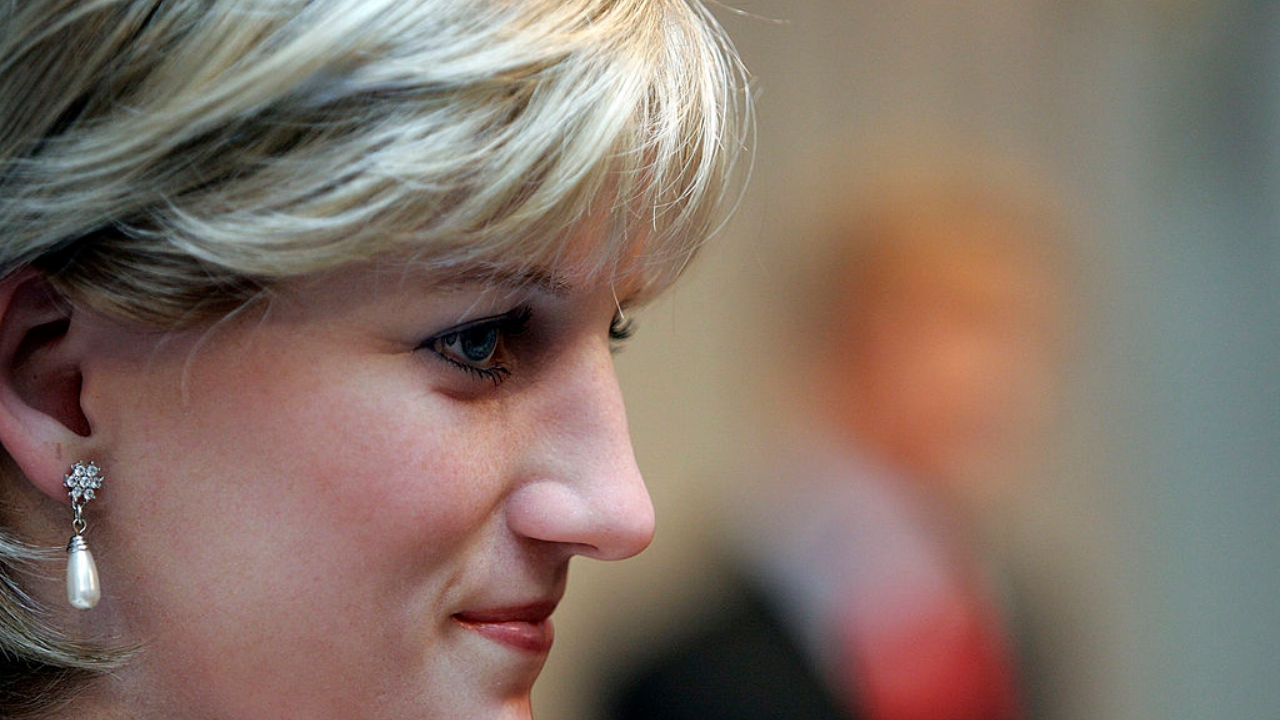 No aniversário de Lady Di, príncipe William homenageia a mãe em carta