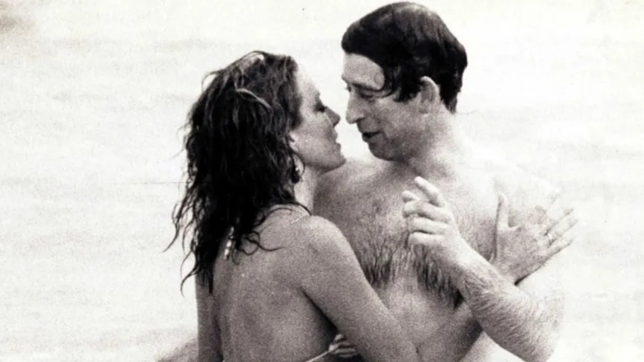 Modelo revela como conseguiu beijo de Charles III que resultou em foto polêmica
