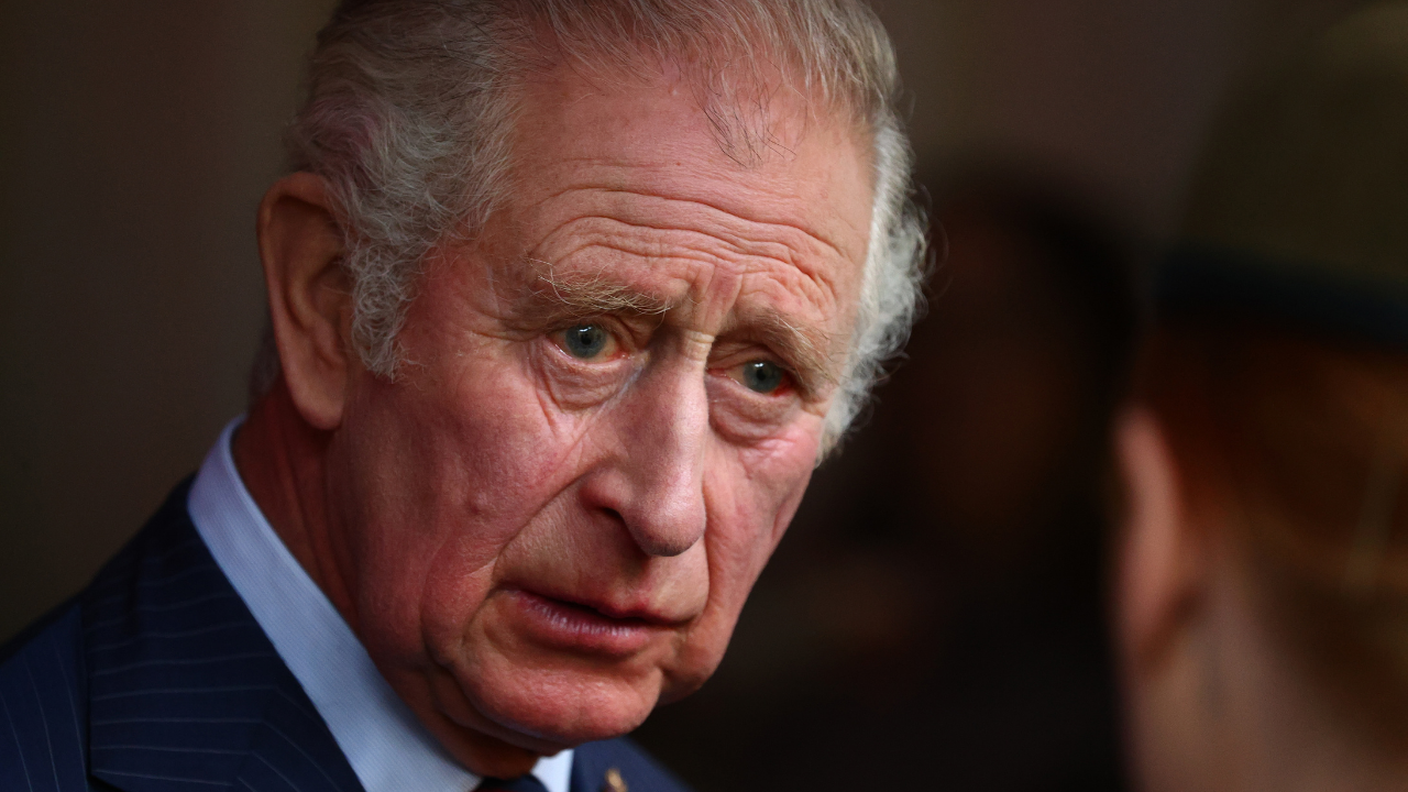 Charles teria emprestado dinheiro para Andrew pagar processo, segundo a mídia britânica