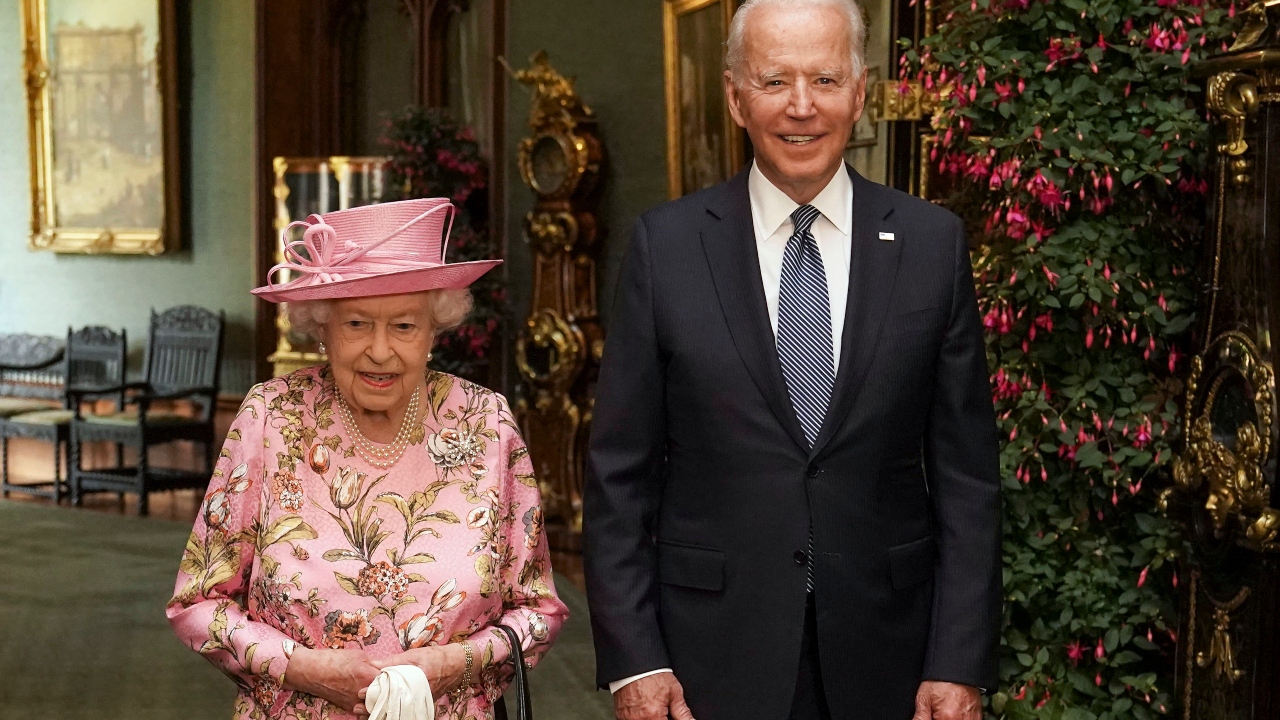 Joe Biden lamenta a morte de Elizabeth II: ‘Nos comoveu com sua gentileza’