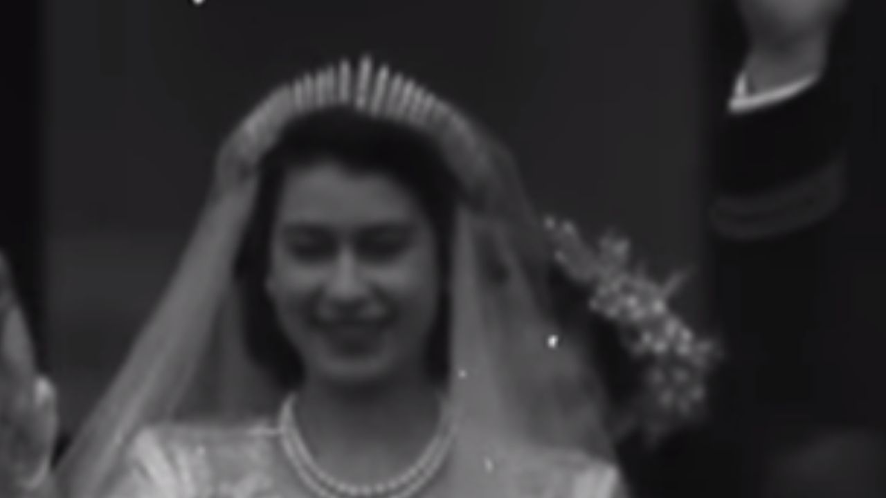 Desastre real: A luxuosa tiara de Elizabeth II quebrou faltando horas para seu casamento