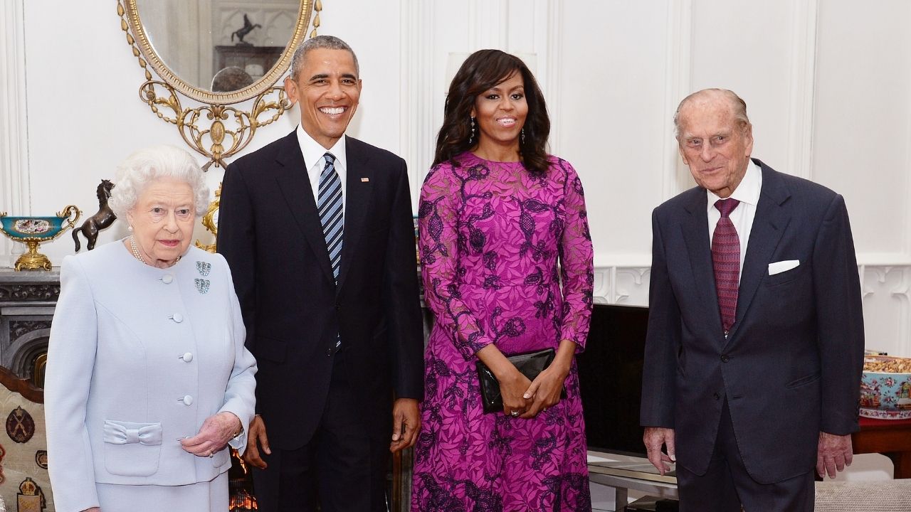 Gafe e protocolos: Como foi o primeiro encontro de Michelle Obama com a Rainha Elizabeth II