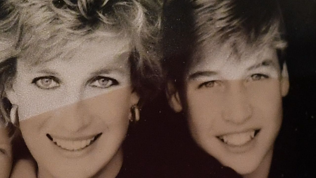 Príncipe William revela qual música cantava com Diana
