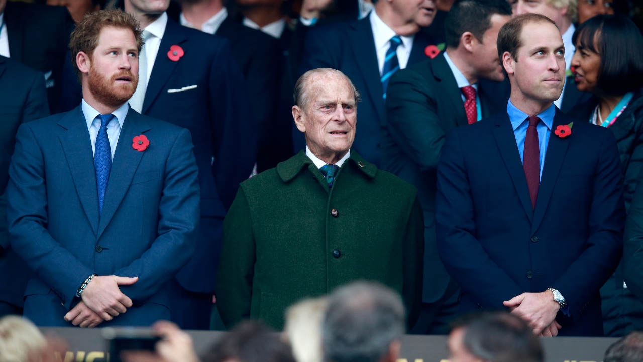 De acordo com protocolo do Palácio de Buckingham, William e Harry não andarão juntos no funeral do avô
