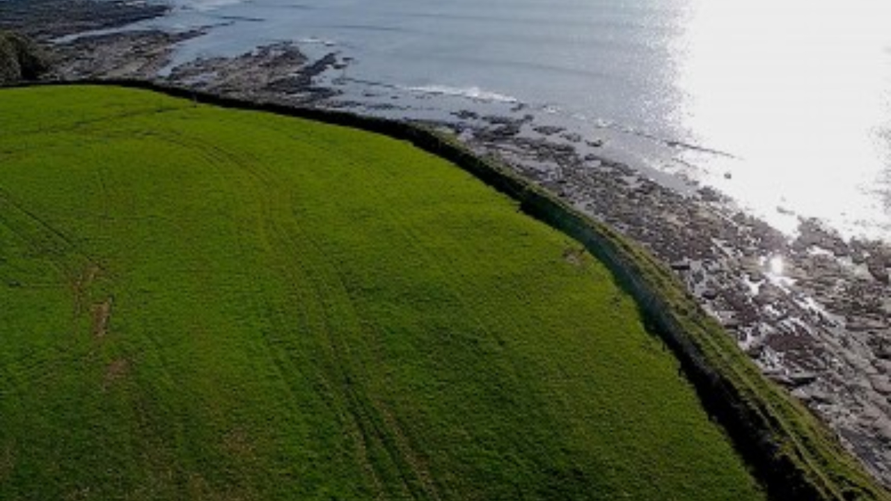 Drone faz imagens de barreira de forte nunca antes vista na Irlanda