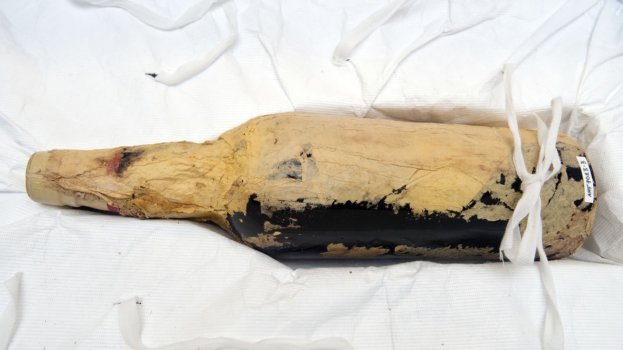 Whisky de 1907 é encontrado em expedição arqueológica na Antártida