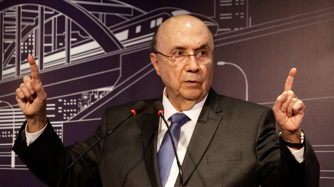 Falas do governo sobre o AI-5 deixam os investidores inseguros, garante Henrique Meirelles