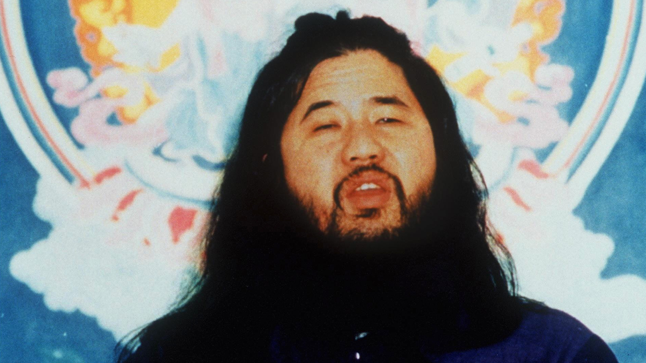 Há 16 anos, Shoko Asahara, líder da seita que envenenou um metrô inteiro no Japão, era condenado à morte
