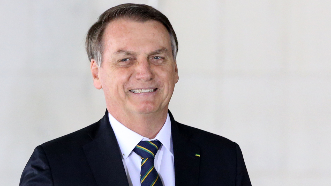 Após Greta Thunberg criticar morte de índios, Bolsonaro chama a jovem ativista sueca de “pirralha”