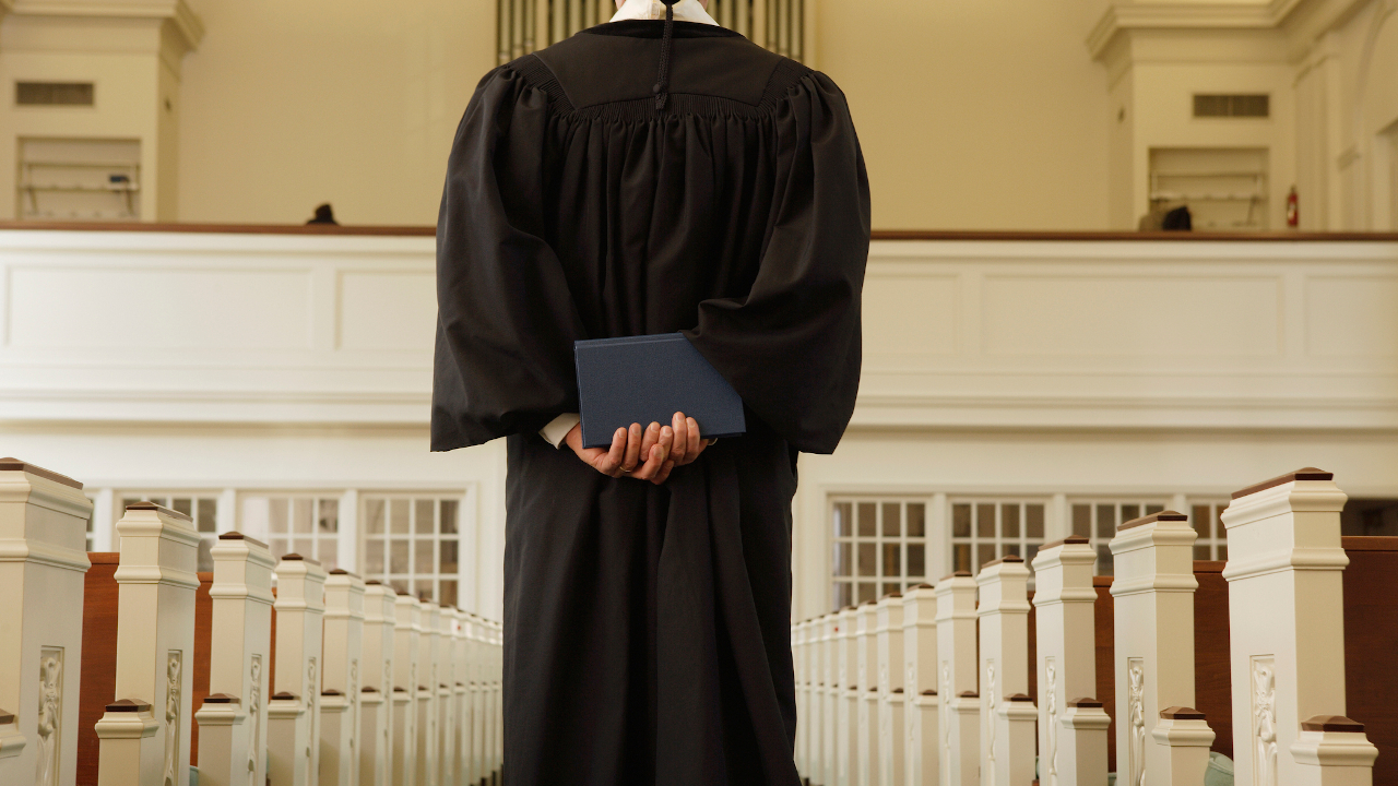 Justiça italiana investiga 9 padres e religiosos por abuso sexual de menores