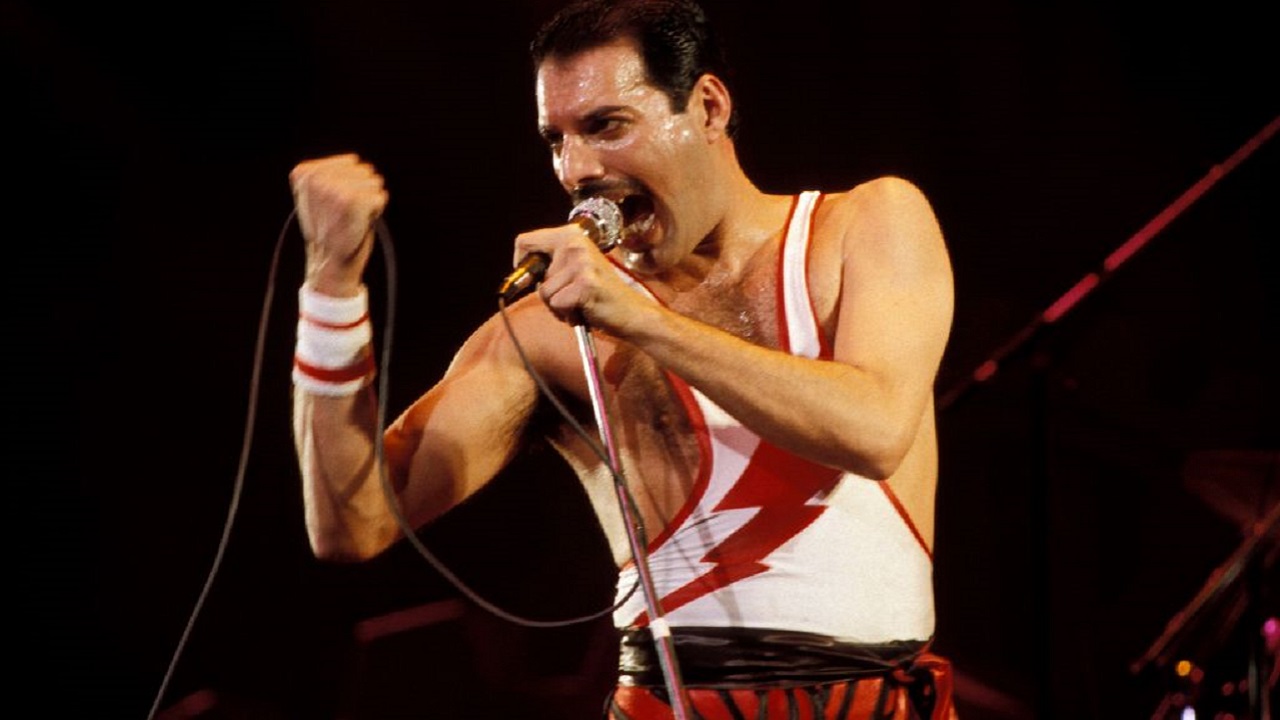 Assistente pessoal de Freddie Mercury releva que o astro parou de tomar remédios duas semanas antes de morrer