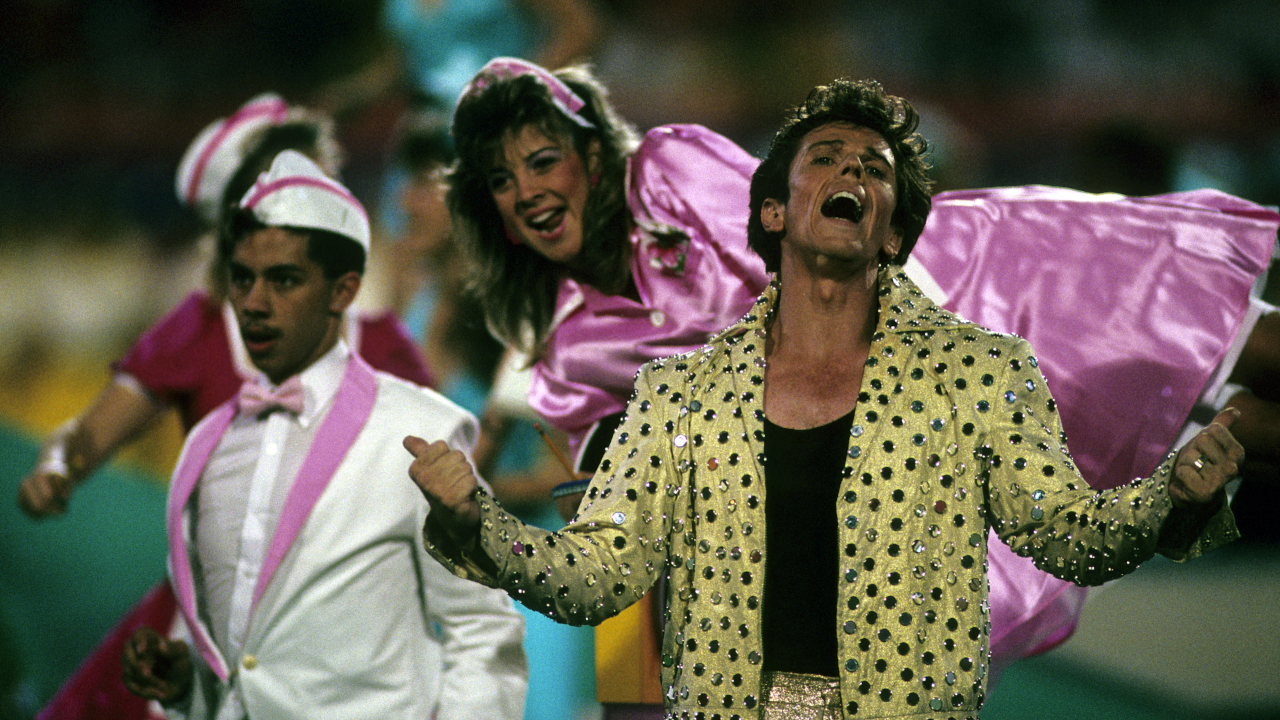Elvis Presto: O desastroso show do Super Bowl com o mágico imitador do Rei do Rock