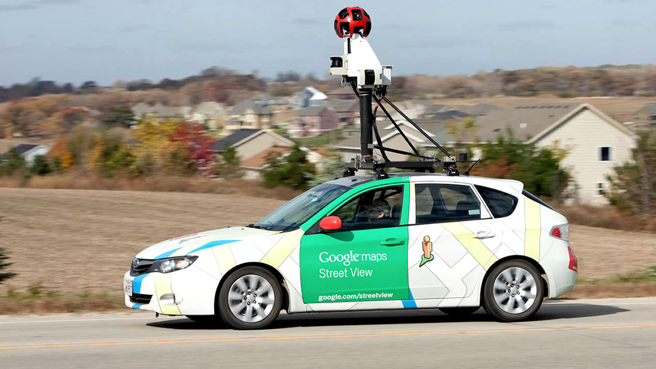 Casal é flagrado pelo Google Maps durante momento íntimo