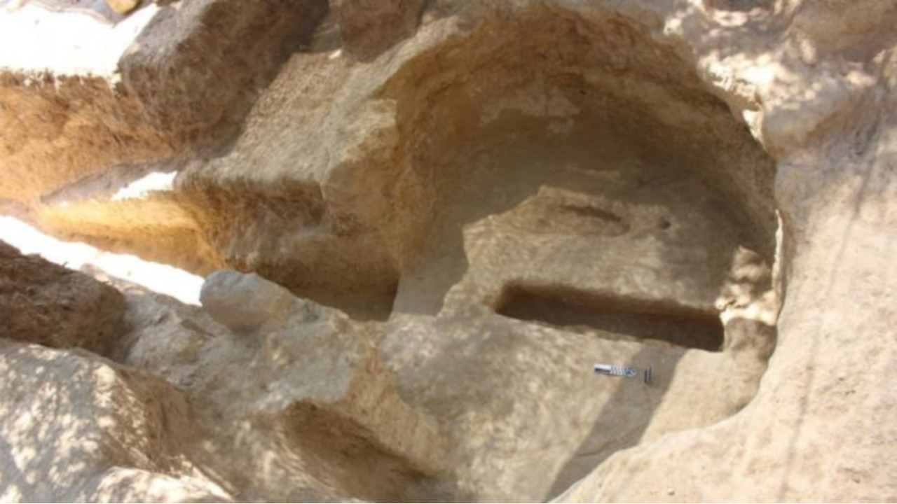 Tumba de 3.400 anos é encontrada na Grécia com 20 esqueletos