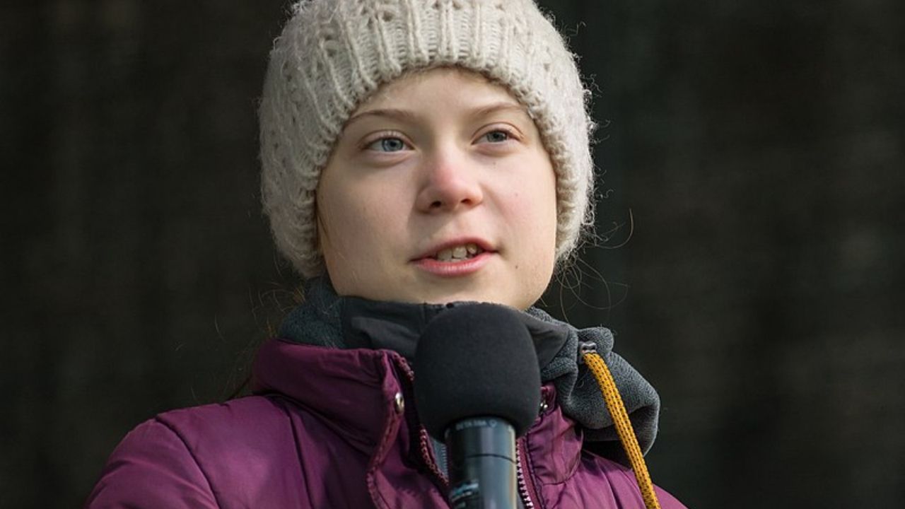 Incitando violência sexual, empresa de petróleo faz campanha contra Greta Thunberg