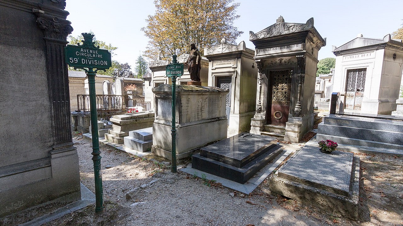 Lápides e estátuas: França sofre mais de 200 roubos em cemitérios