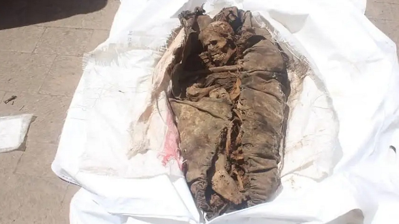Múmia de cerca de 2 mil anos é encontrada jogada no lixo no Iêmen