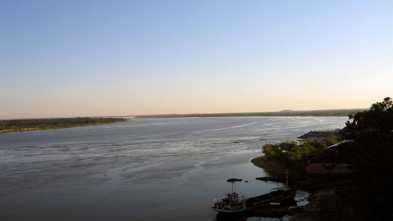 Em meio ás chamas do Pantanal, rio Paraguai sofre maior seca em cinco décadas