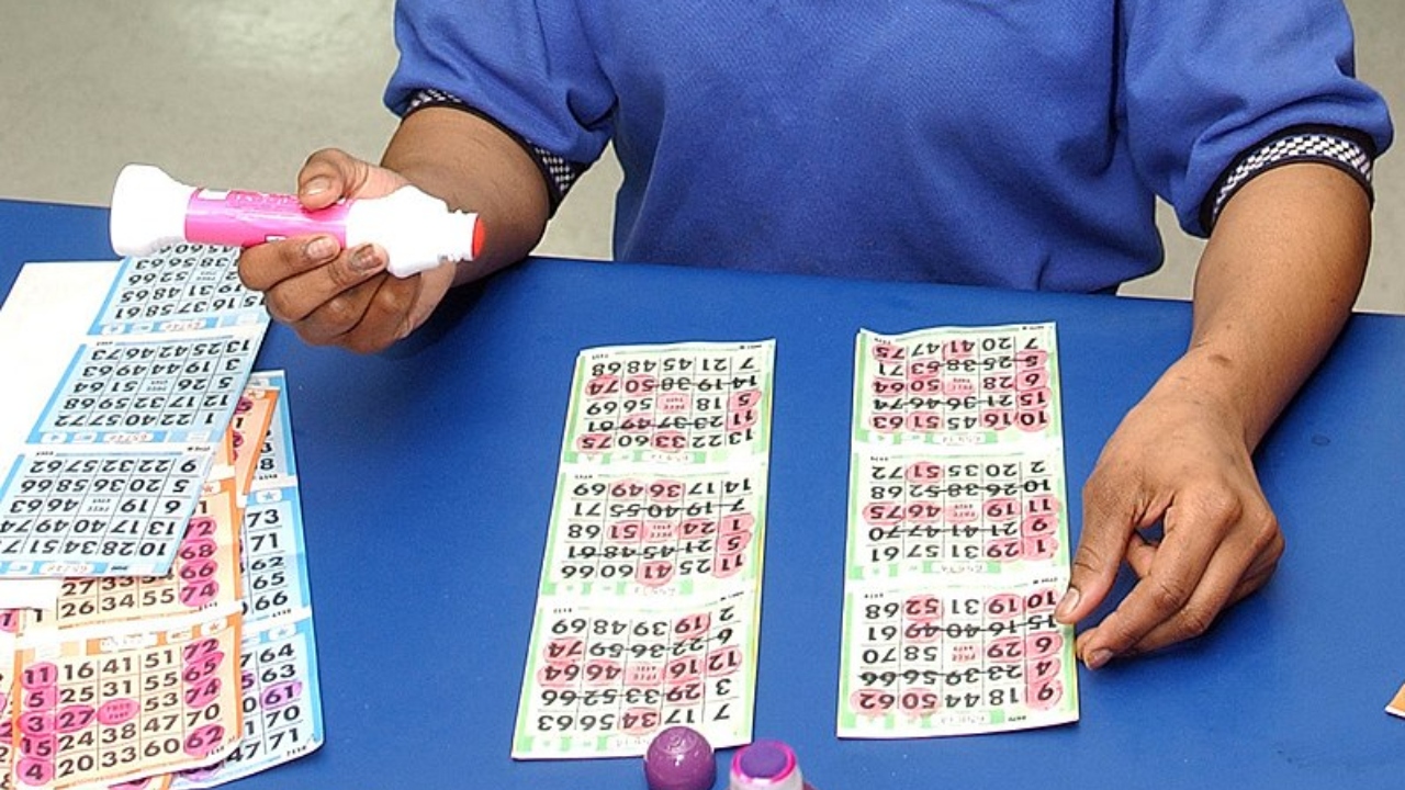 Bingo clandestino provoca aglomeração e é interditado no Rio de Janeiro
