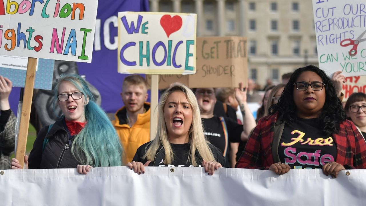 EUA: Juiz determina suspensão da polêmica legislação do aborto no Texas