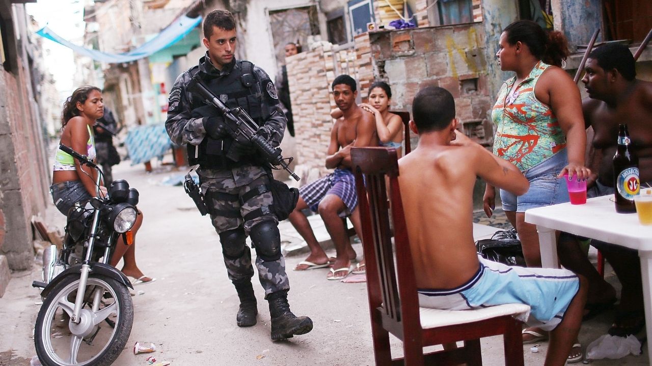 79% das casas revistadas por policiais no RJ são de pessoas negras