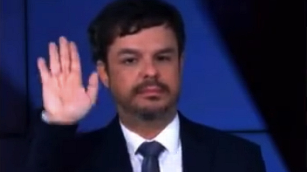 Adrilles é demitido após ser acusado de fazer ‘gesto nazista’