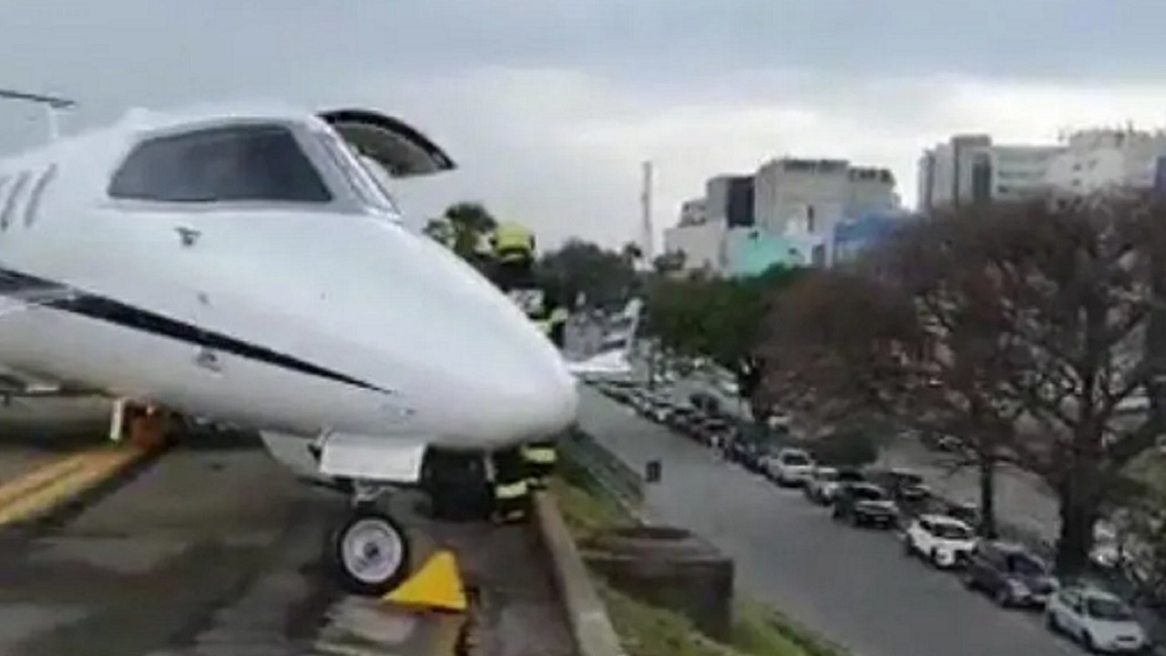 Acidente em Congonhas: Avião derrapa na pista e só para perto de barranco