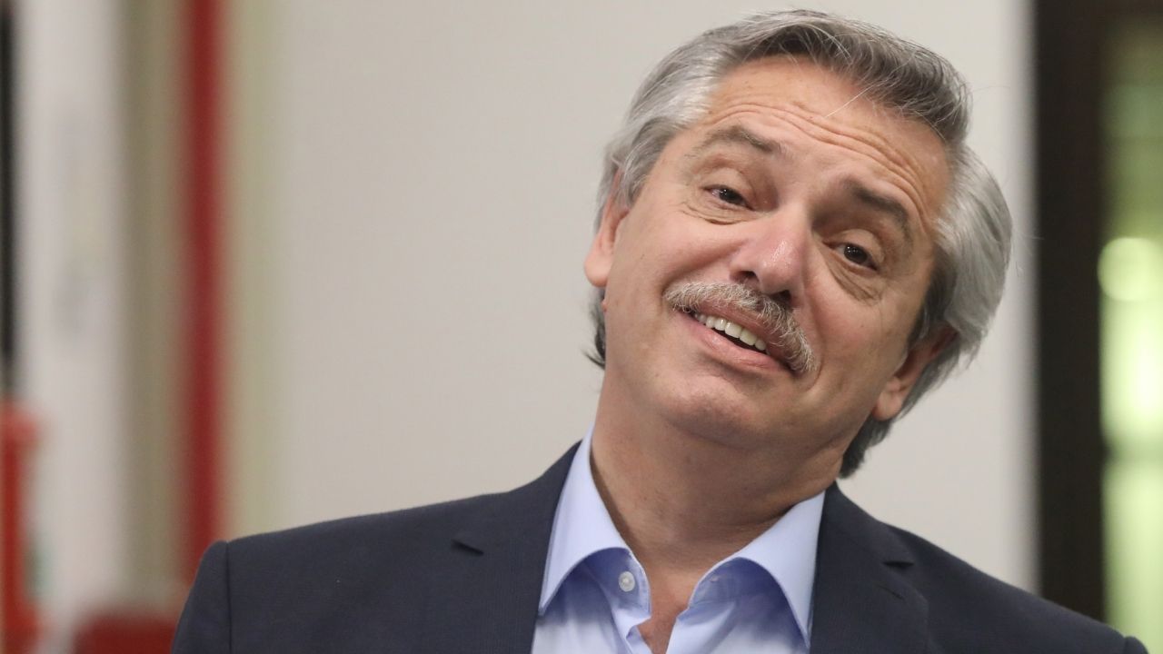 Presidente da Argentina é indiciado por realizar festa clandestina em plena pandemia