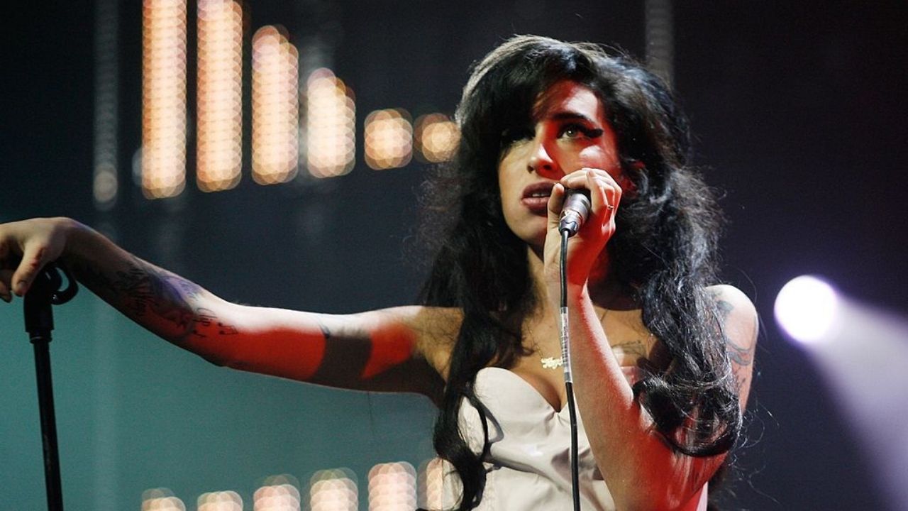 Uma artista única: Há 10 anos, o mundo se despedia de Amy Winehouse