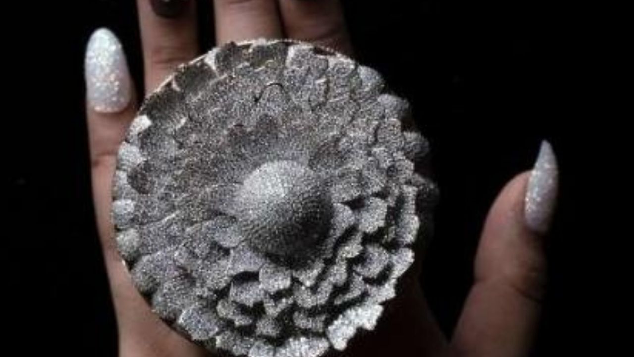 Anel com 12.638 diamantes quebra recordes e entra para o Guinness
