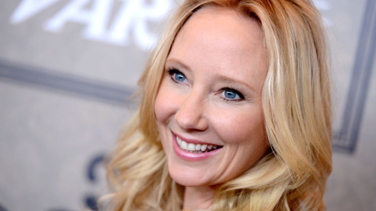 Atriz Anne Heche ficou 45 minutos dentro de carro em chamas antes de resgate