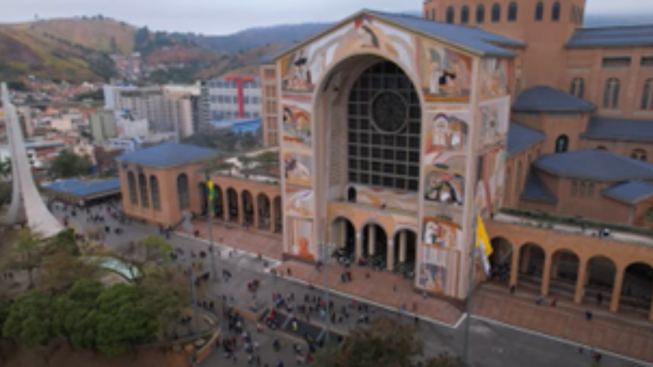 Incêndio atinge Capela das Velas no Santuário Nacional de Aparecida