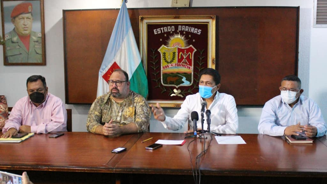 Irmão de Hugo Chávez renuncia a cargo de governador
