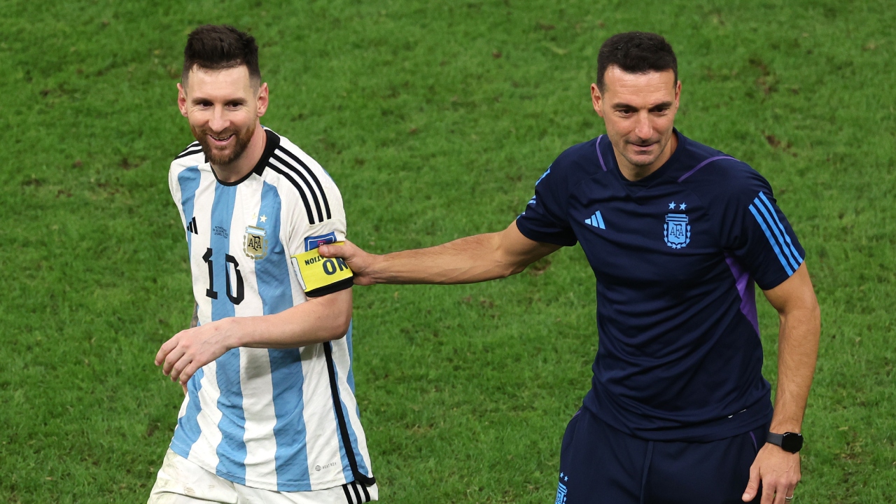 Técnico da Argentina revela a preferência entre Messi e Maradona