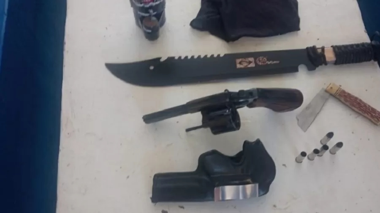 Adolescente que matou aluna cadeirante na escola usou a arma do pai, que é PM