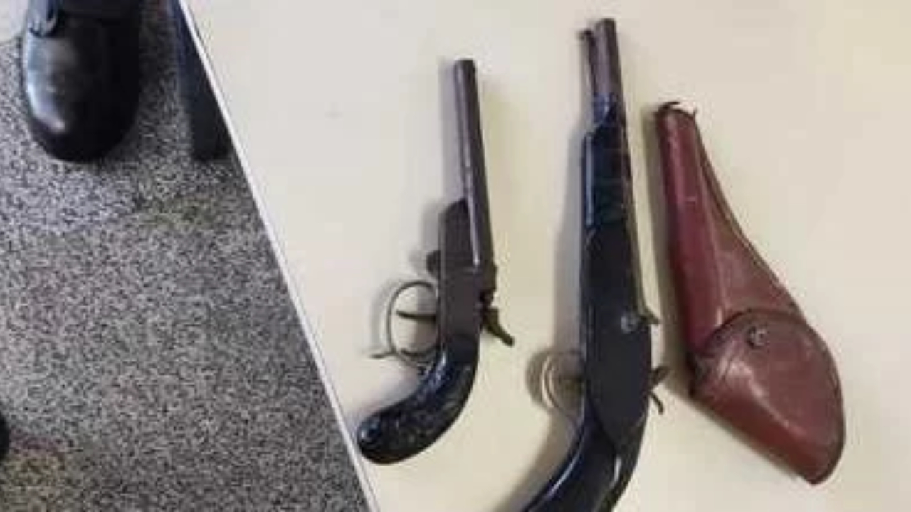 Professora encontra duas armas na mochila de criança de 3 anos