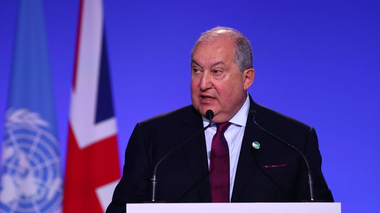 Em meio à crise econômica, presidente da Armênia renuncia