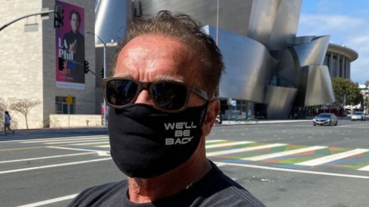 ‘Você é um babaca por não usar máscara’, diz Arnold Schwarzenegger