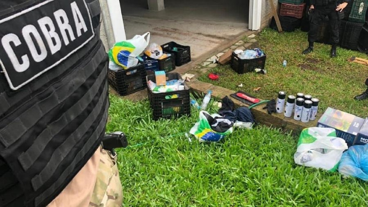 BOPE acha sangue e acionador de explosivo em casa que pode ter sido usada em assalto de Criciúma