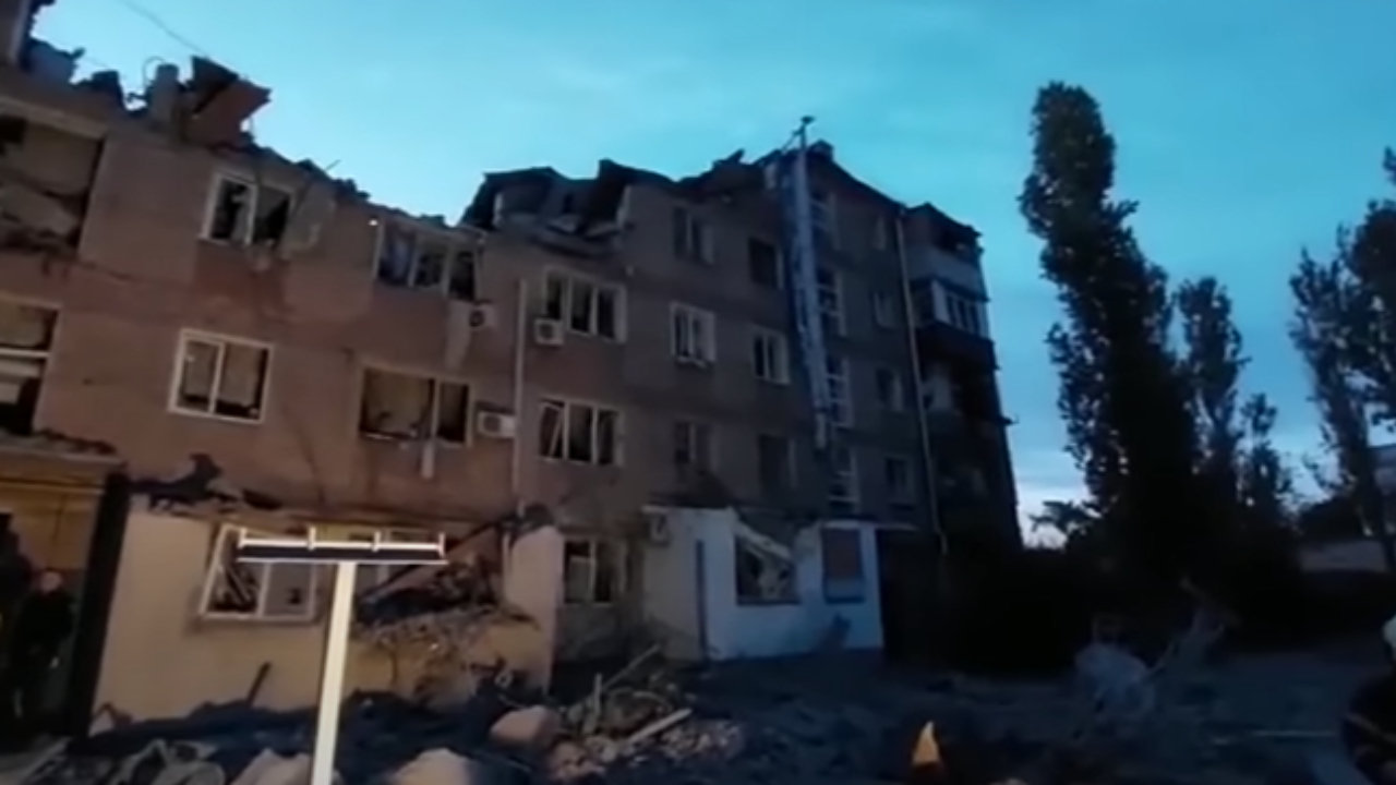 Ucrânia sofre ataque com ‘drone kamikaze’ e Rússia alega bombardeio em prédio