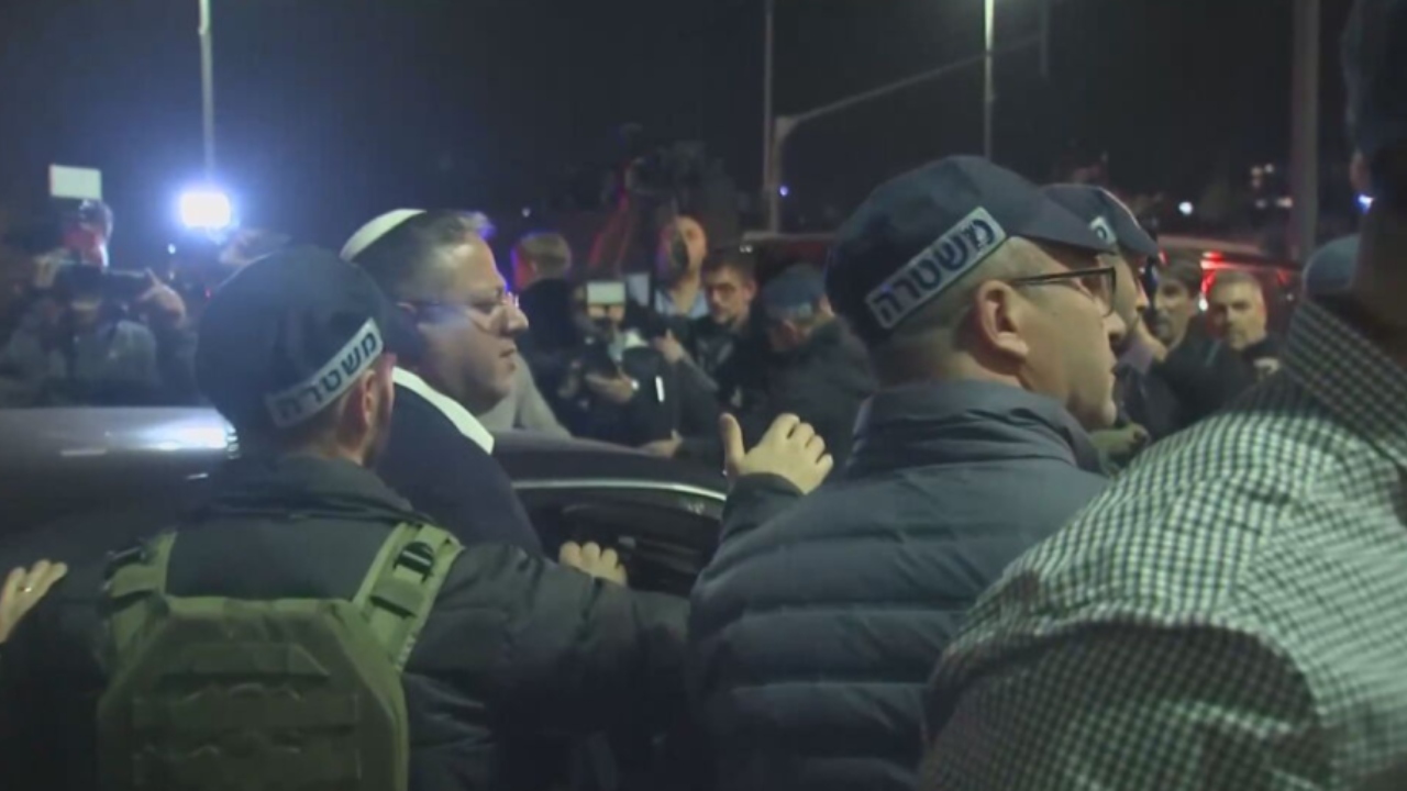 Ataque a tiros em sinagoga de Israel deixa ao menos 7 mortos