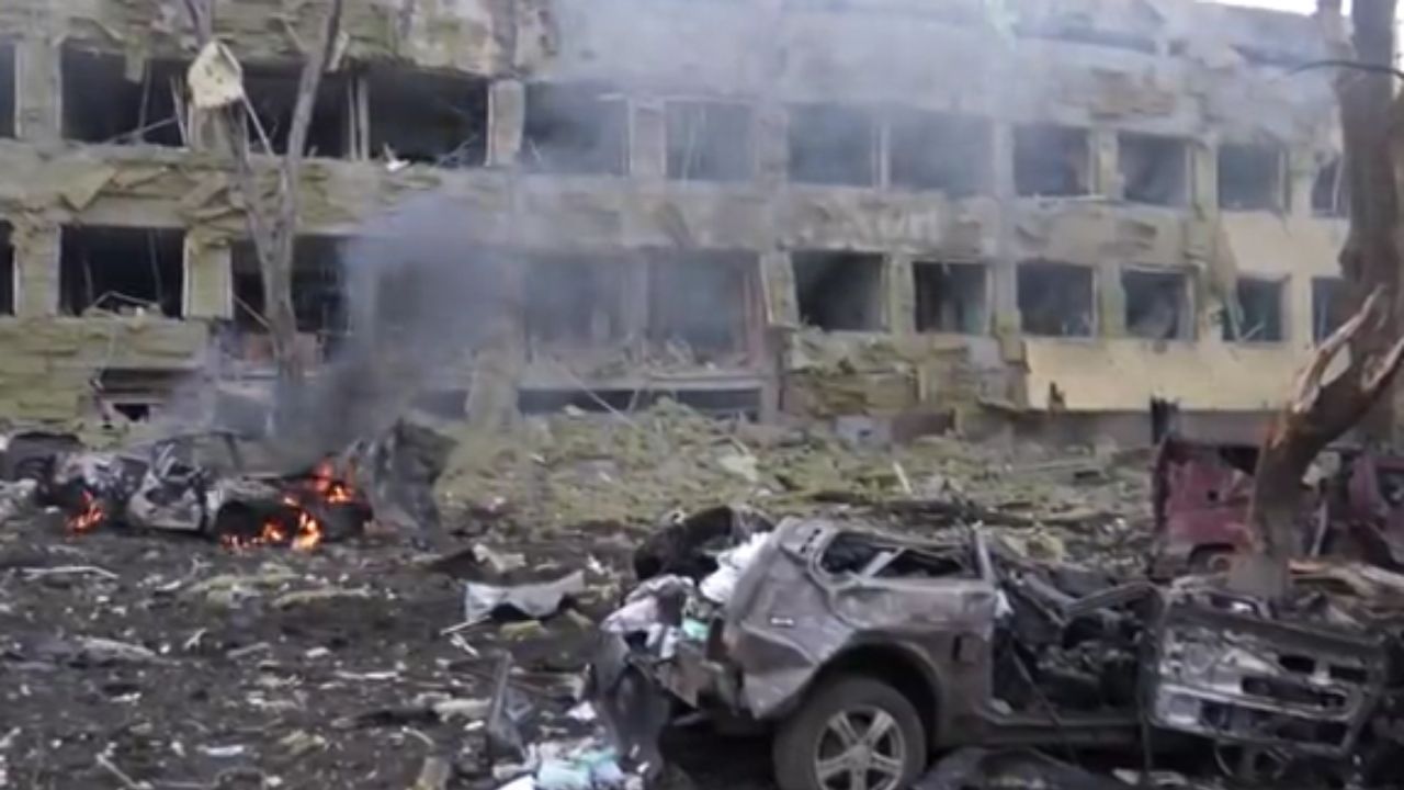 Mariupol: Mais de 100 cadáveres são encontrados sob escombros em residência