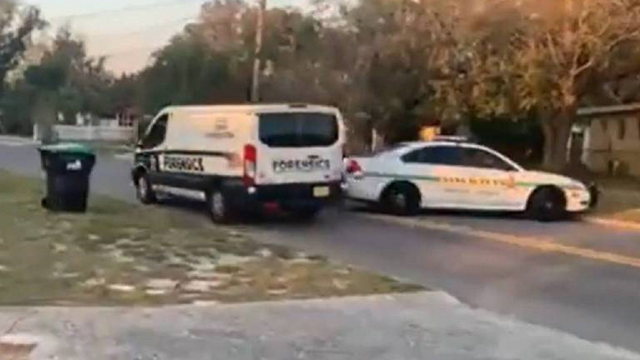Atirador volta a cena de crime e mata jornalista e criança de 9 anos