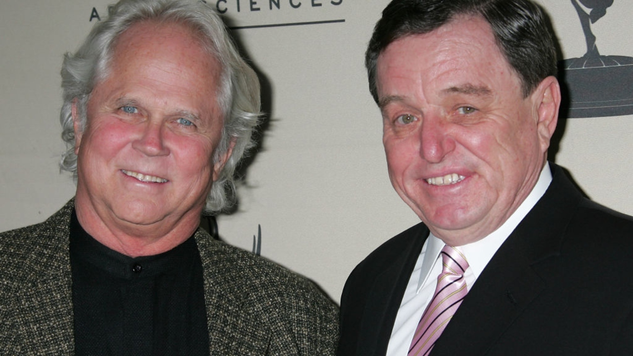 Após ser dado como morto, equipe de Tony Dow afirma que ele está vivo no hospital