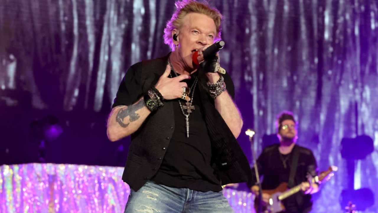 Vocalista do Guns N’ Roses, Axl Rose é acusado de agressão sexual nos EUA